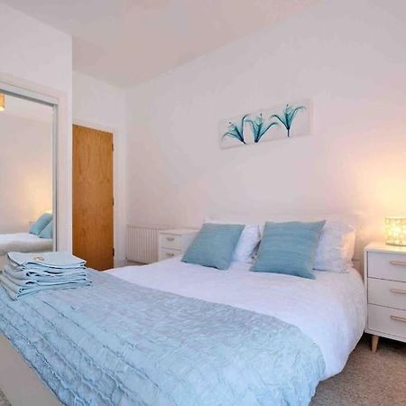 Modern & Spacious Apartment In City Centre Абърдийн Екстериор снимка
