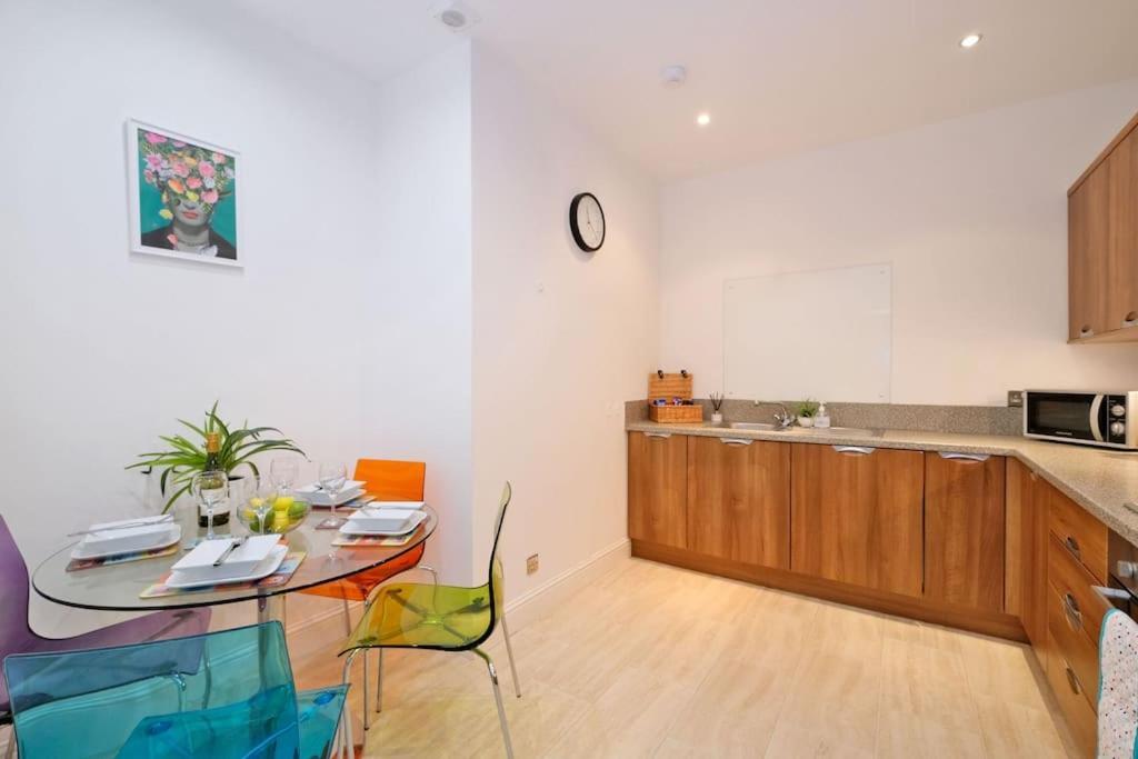 Modern & Spacious Apartment In City Centre Абърдийн Екстериор снимка