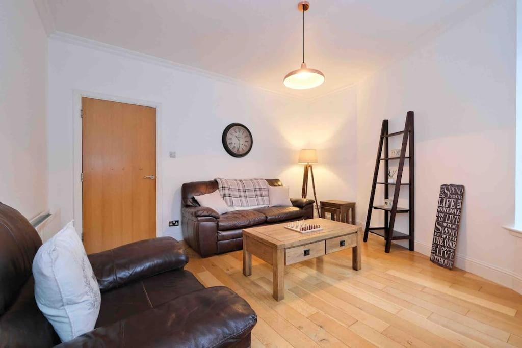 Modern & Spacious Apartment In City Centre Абърдийн Екстериор снимка